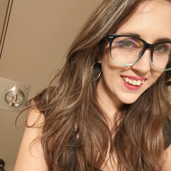 Meet your Posher, Deena - Picture 1 of 1